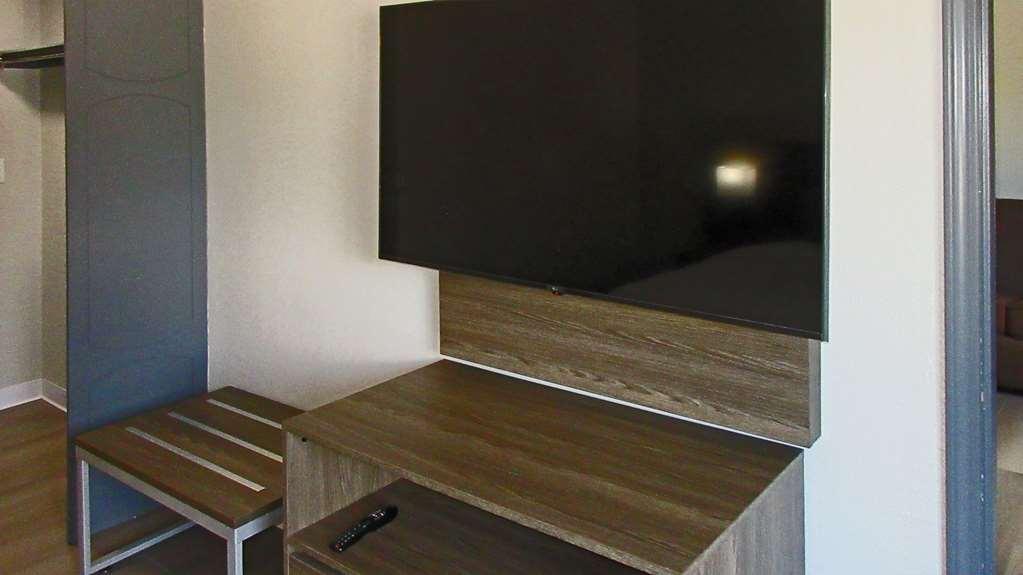 Suburban Studios Milwaukee Airport Room photo