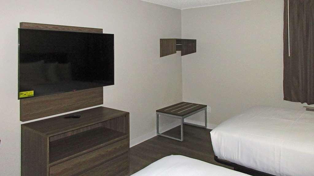 Suburban Studios Milwaukee Airport Room photo