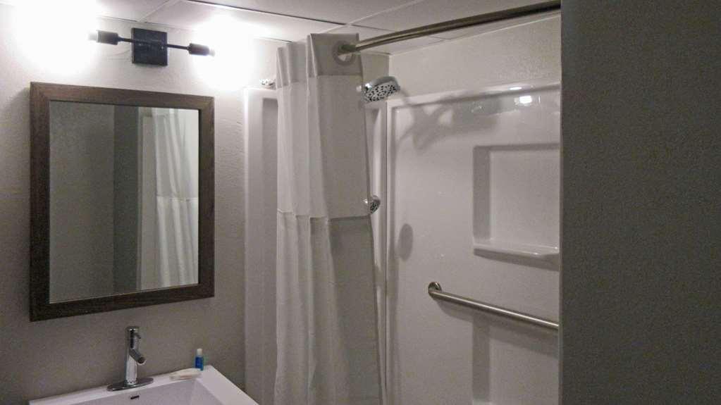 Suburban Studios Milwaukee Airport Room photo
