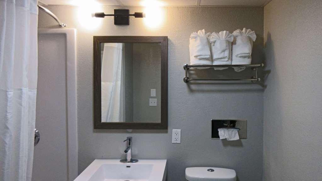 Suburban Studios Milwaukee Airport Room photo