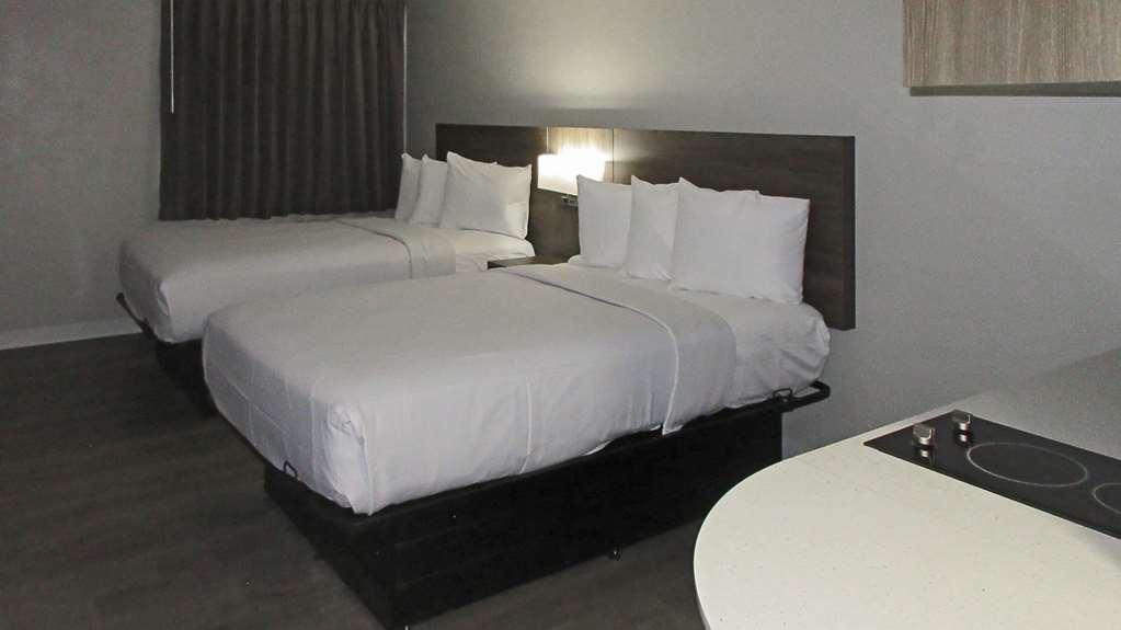 Suburban Studios Milwaukee Airport Room photo