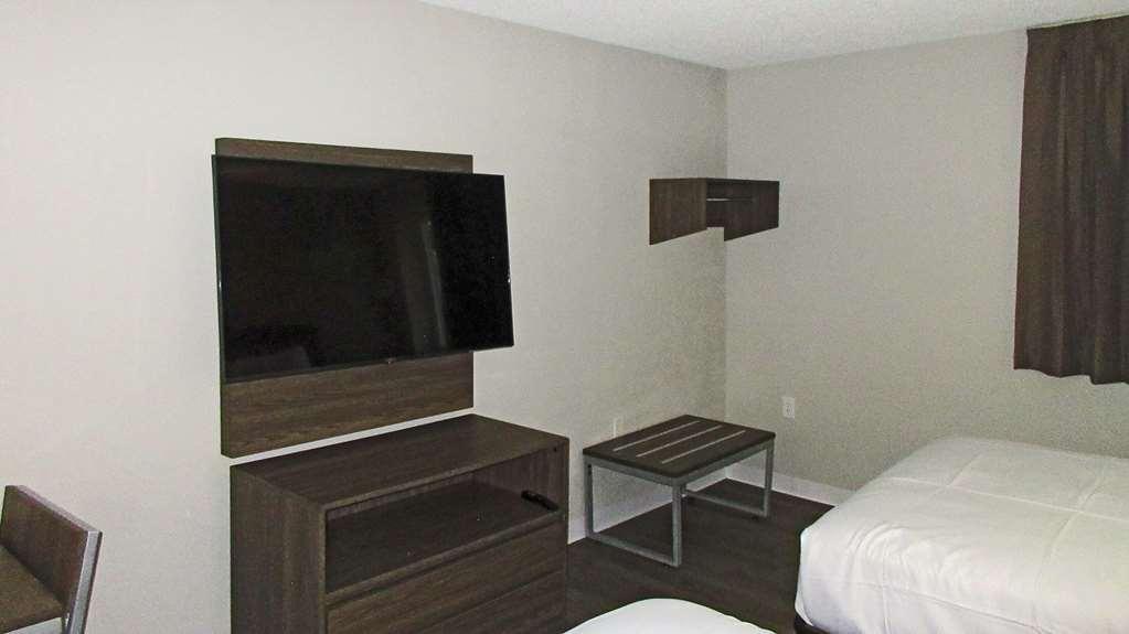 Suburban Studios Milwaukee Airport Room photo