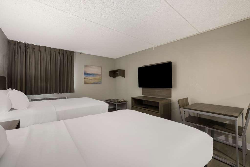 Suburban Studios Milwaukee Airport Room photo