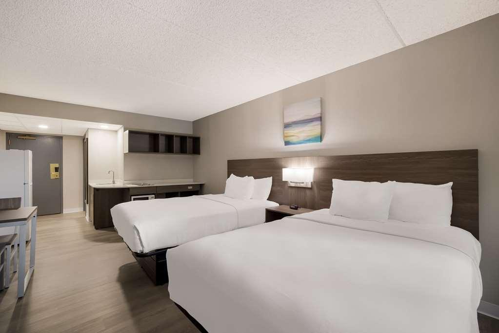 Suburban Studios Milwaukee Airport Room photo