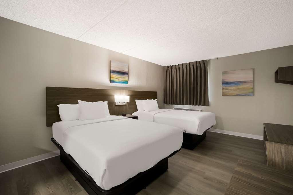 Suburban Studios Milwaukee Airport Room photo