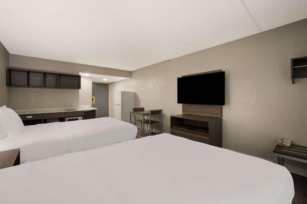 Suburban Studios Milwaukee Airport Room photo