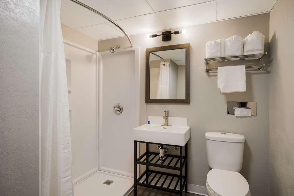 Suburban Studios Milwaukee Airport Room photo
