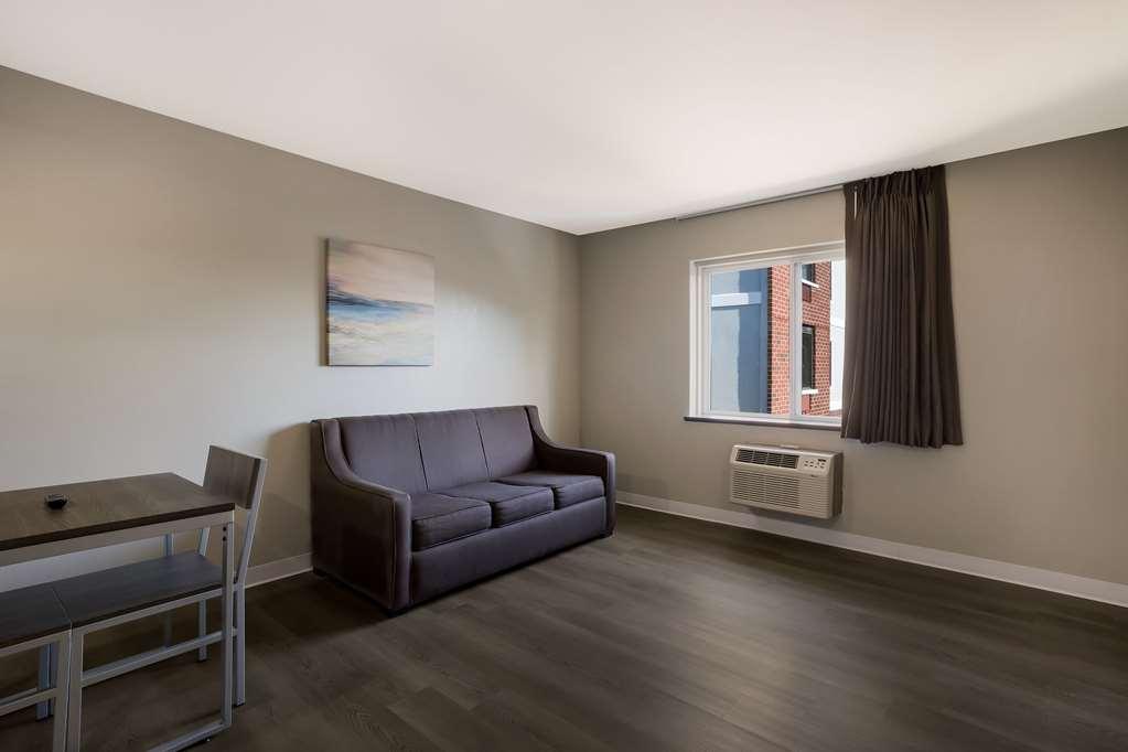 Suburban Studios Milwaukee Airport Room photo