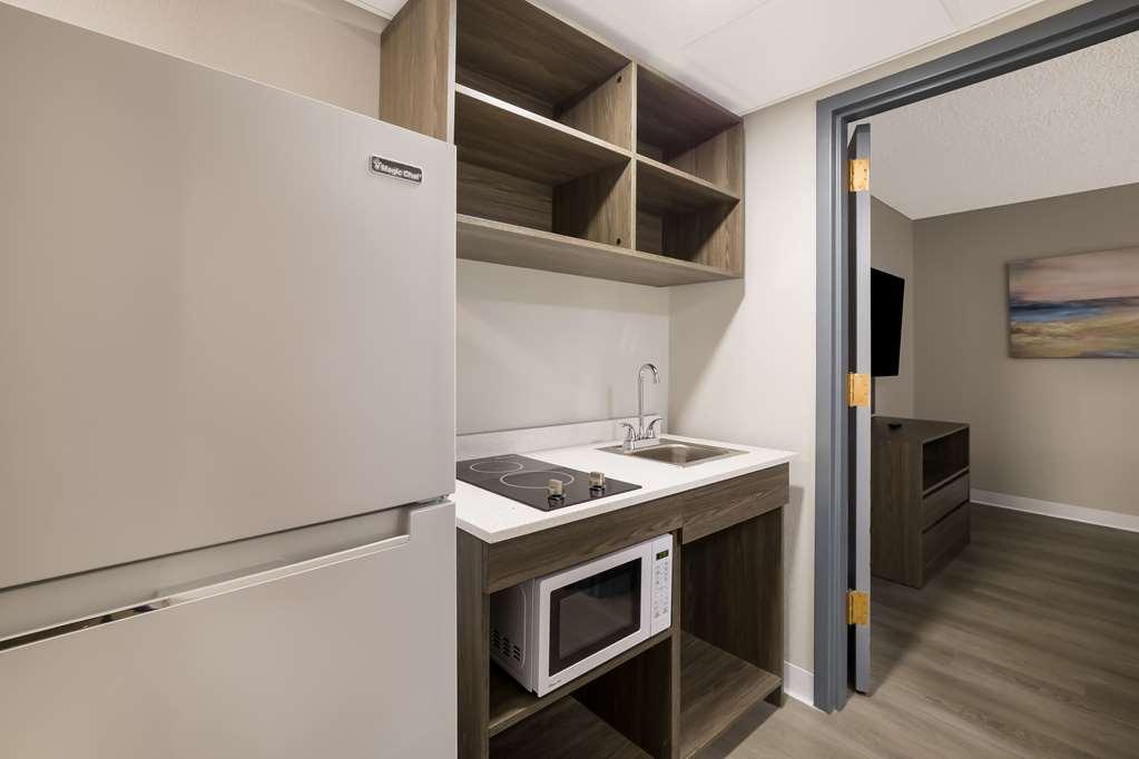 Suburban Studios Milwaukee Airport Room photo